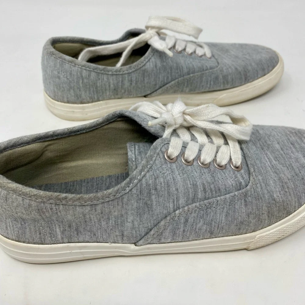 Women’s Gray Casual Sneakers with White Laces Size 7